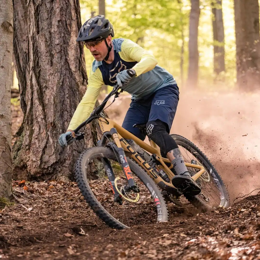 山地車, 香港單車, HK Bicycle, Bike HK, Hong Kong Bike, Sturdy mountain bike with advanced suspension and rugged tires from 28Goods, ideal for teens and adults conquering trails and tough terrains.