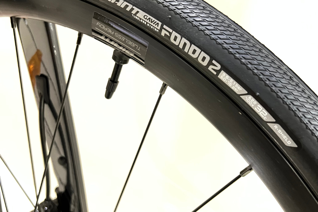 2022 GIANT Fastroad Advance 2 Hybrid Road Bike