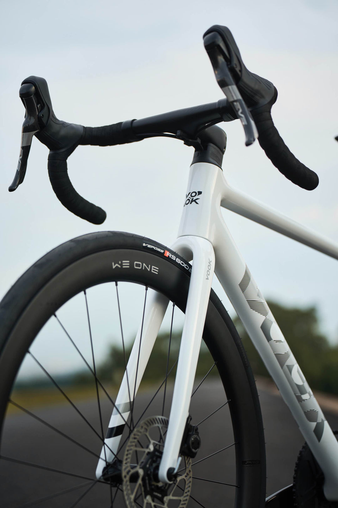 VOOK V8 Carbon Fiber Road Bike (6.9kg)