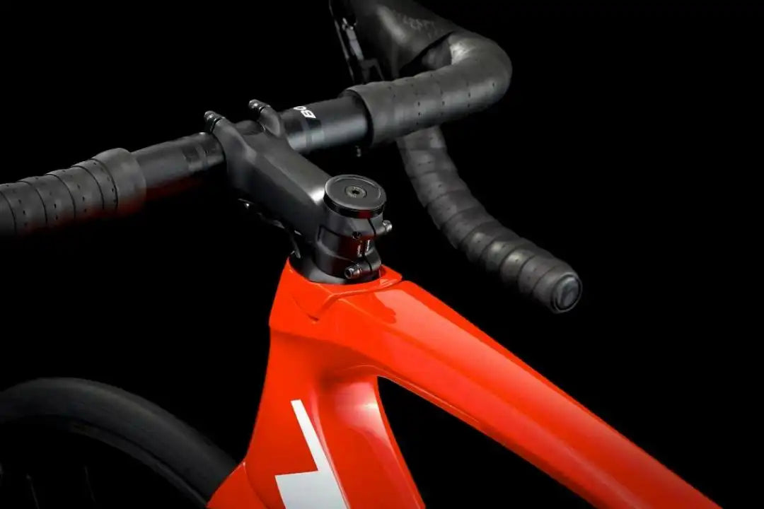 TREK 2023 EMONDA SL 6 ROAD BIKE-SILVER RED 28GOODS