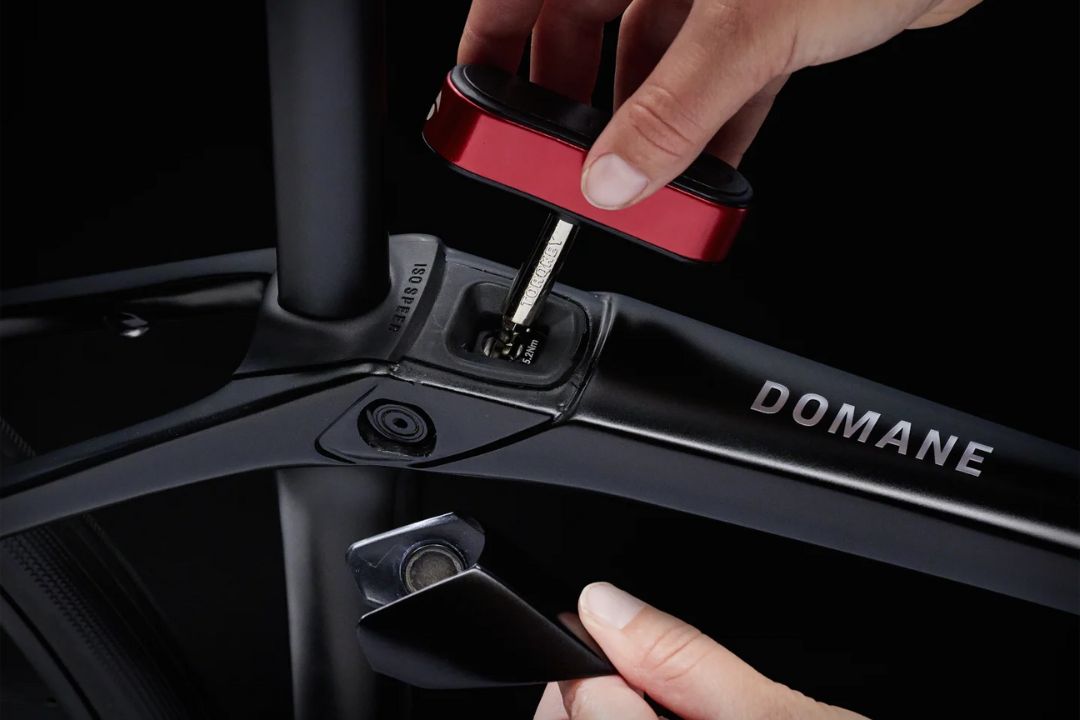 TREK 2023 DOMANE SL 6 GEN 4 ROAD BIKE -SATIN TREK BLACK 28GOODS