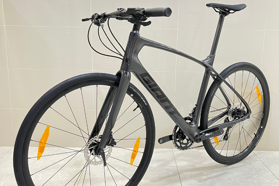 2022 GIANT Fastroad Advance 2 Hybrid Road Bike