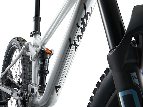 2025 GIANT FAITH 24 MOUNTAIN BIKE 28GOODS