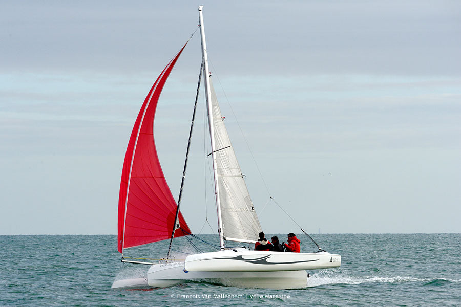 Astus Sailing Trimaran Boat 20.5 28GOODS