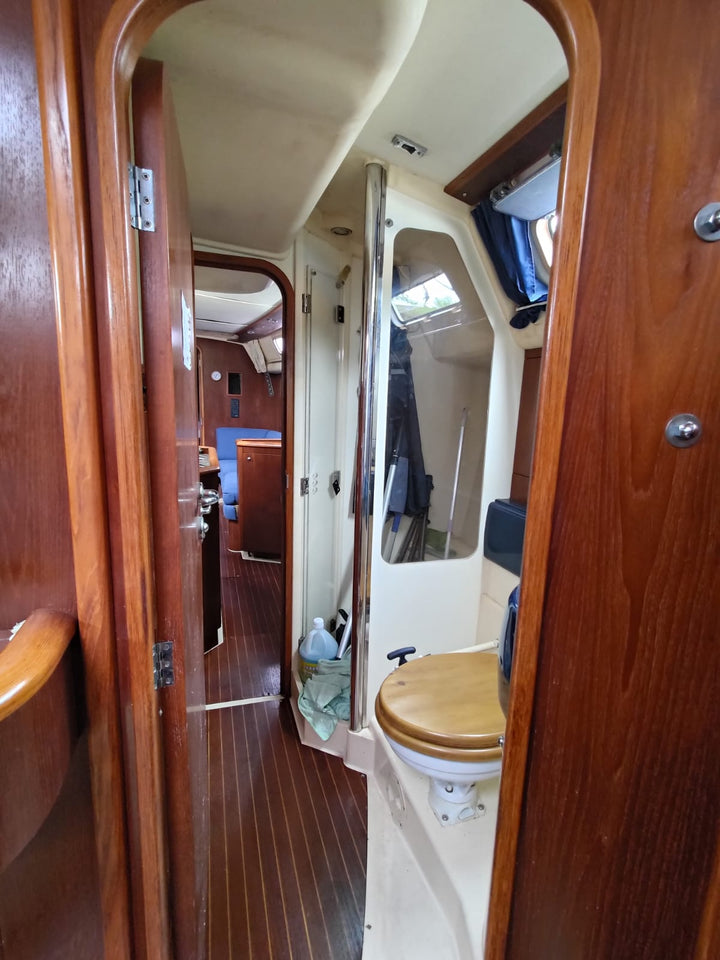 FOR SALE: Moody 42 Dixon – Elegant British 42ft Bluewater Cruiser | Year 2000 | Located in Tai Po