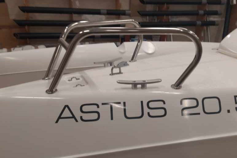 Astus Sailing Trimaran Boat 20.5 28GOODS