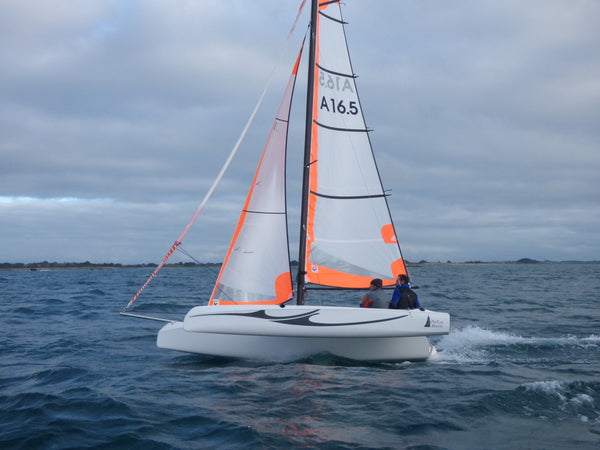 ASTUS Sailing Trimaran Boat 16.5 28GOODS