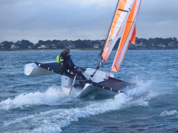 ASTUS Sailing Trimaran Boat 16.5 28GOODS