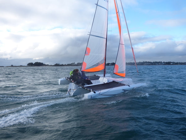 ASTUS Sailing Trimaran Boat 16.5 28GOODS